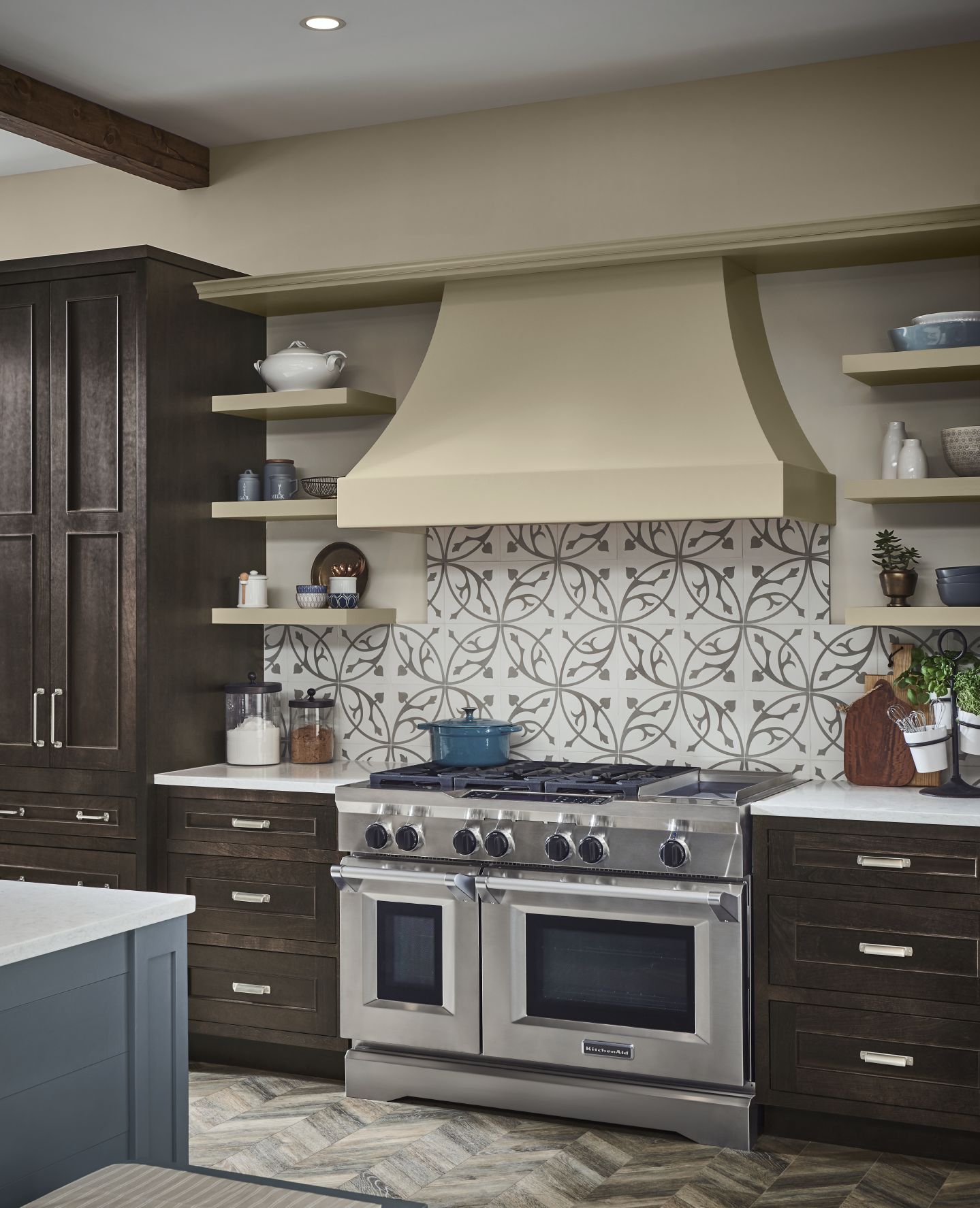 Yorktowne Cabinetry Curved Hood   2018 Set6 9WP MID003 